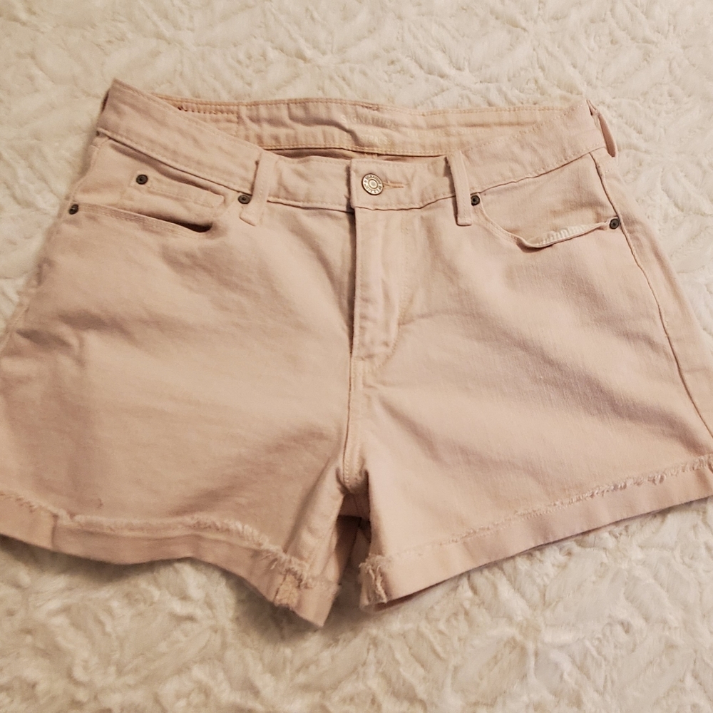 Levis Women's Size 8 Pale Pink Denim Shorts - Picture 2 of 6